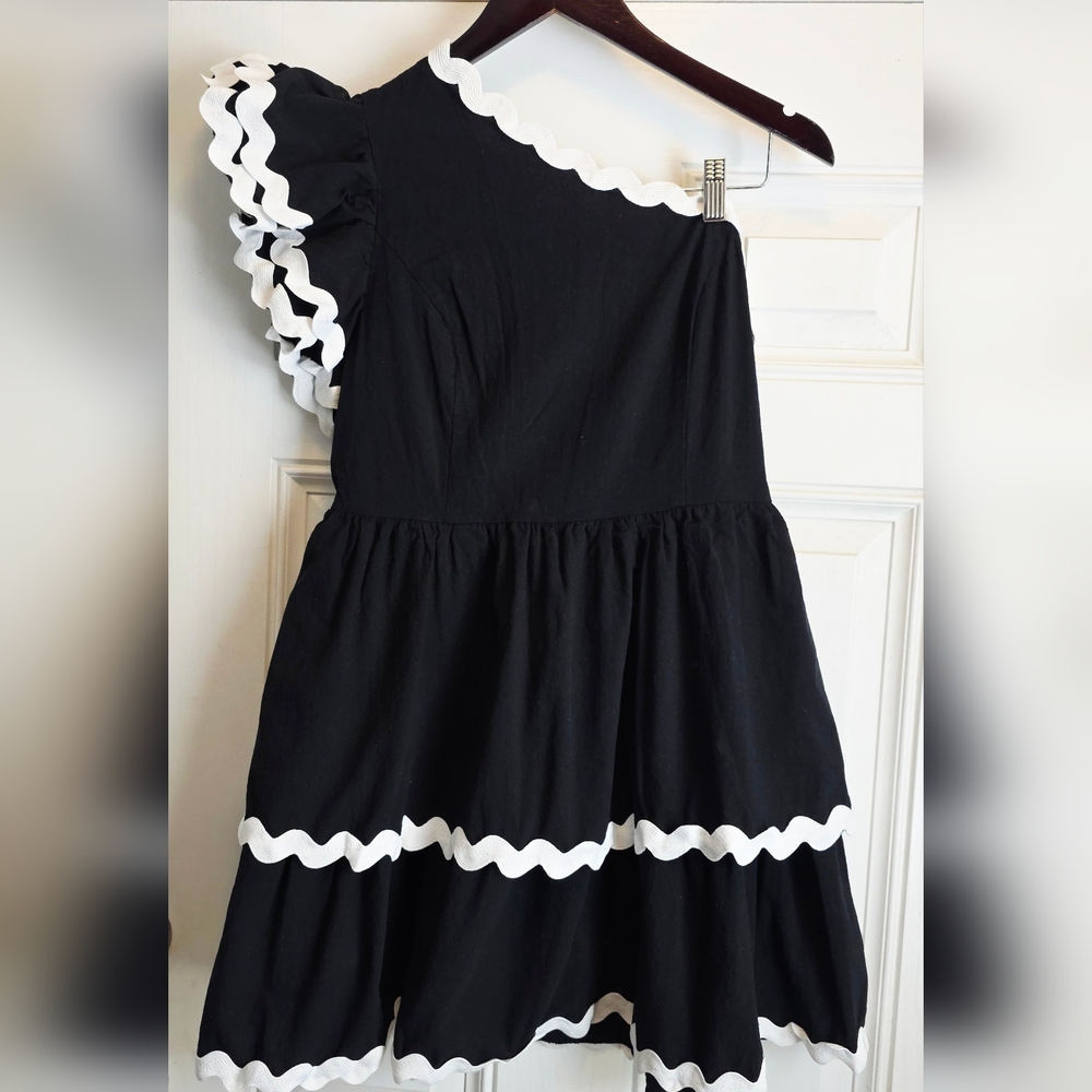 Womens Black & White Trim Hem Ruffle Dress Large